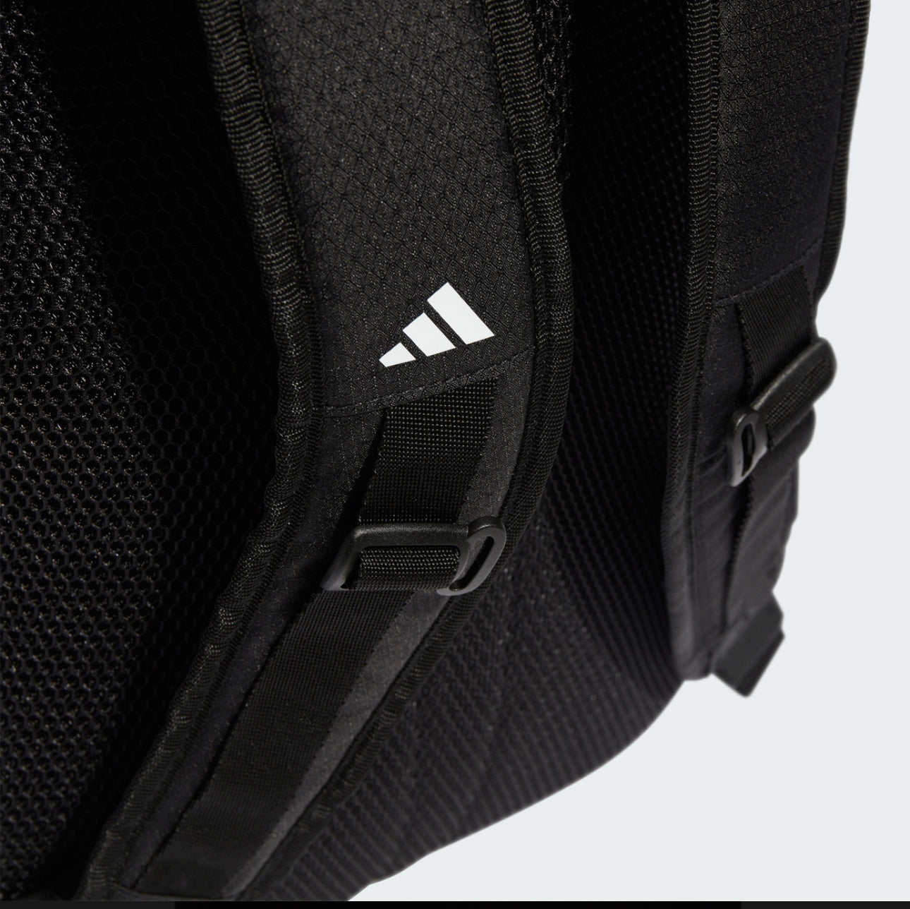 Mochila unisex de entrenamiento de Adidas, color negro y blanco 23 L