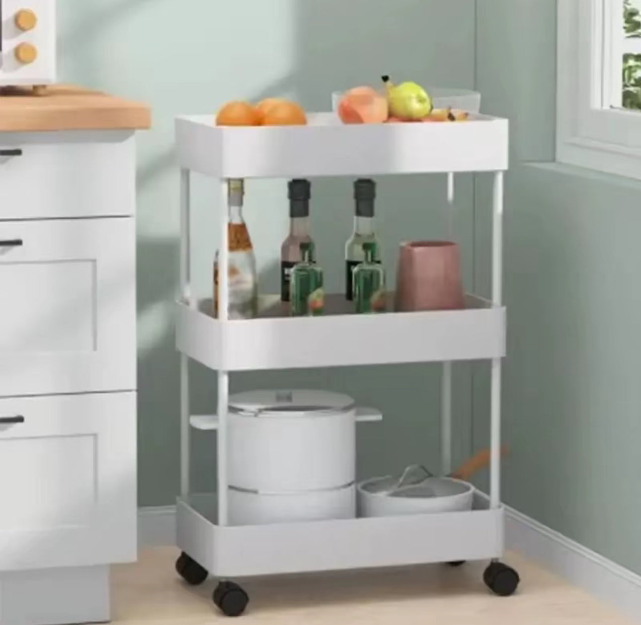 El carrito de almacenamiento multifuncional de tres capas es de tamaño extra grande y es adecuado para almacenar alimentos en la cocina, artículos de tocador en el baño, botellas en la sala de estar, macetas en el balcón y juguetes en el dormitorio, etc
