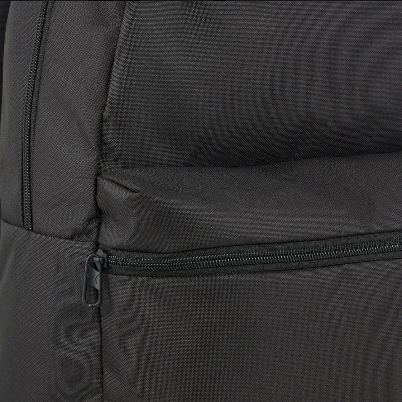 Mochila Puma Phase Backpack, Negro Y Dorado Diseño de la tela Lisa