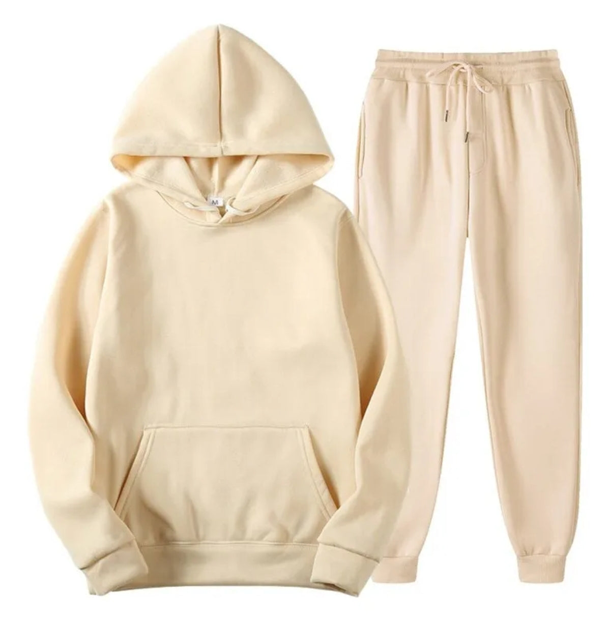 INTERNACIONAL. Conjunto Básico de Chándal con Sudadera y Pantalón
Descubre la máxima comodidad y el estilo versátil con nuestro conjunto de chándal básico. Este dúo esencial es la base perfecta para cualquier guardarropa, ofreciendo calidez y un look cas