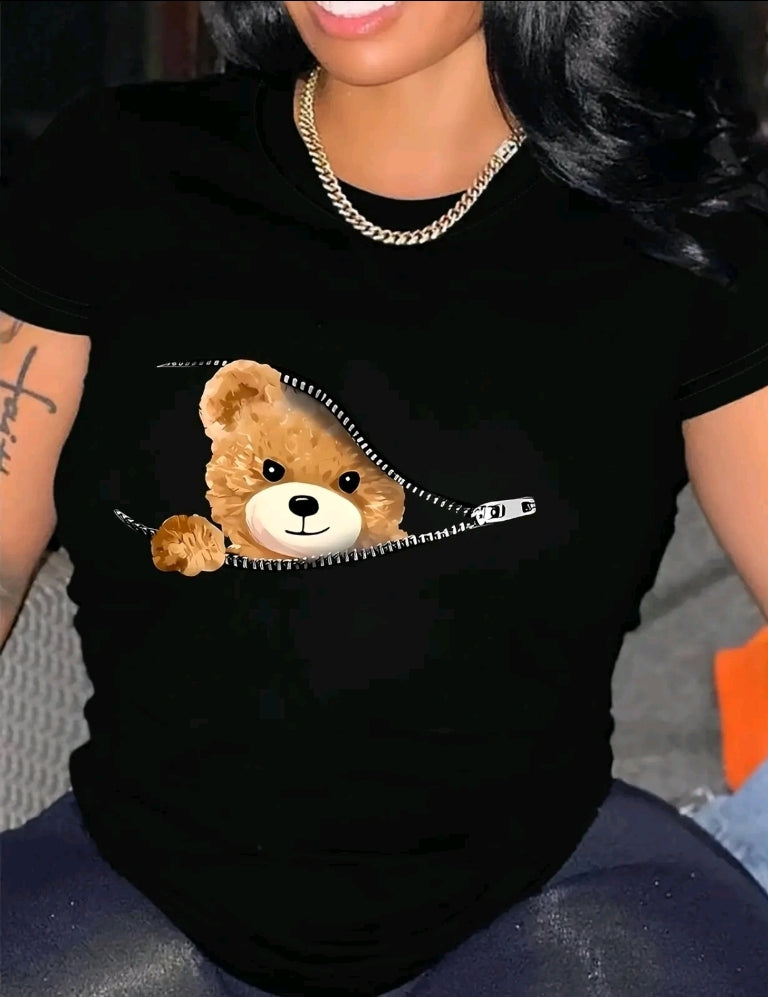 Camiseta Gráfica de Oso de Peluche para Mujer - Camiseta Casual de Poliéster Negra con Detalle de Cremallera, Mangas Cortas v Cuello Redondo, Lavable a Máquina, Ropa CasuallCamiseta Gráfica JuguetonalTop Lavable a Máquina