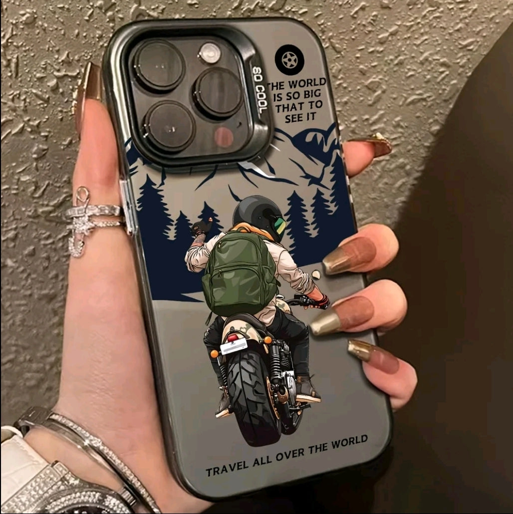 Un Estuche De Teléfono De Moda Con Tema De Motocicleta, Con TecnologiA IMD Para Resistencia A Los Golpes 'Y ProteccióN Antideslizante, Compatible Con Modelos De lPhone 16/15/14/13/14/11 PRO MAX 7/8 Plus, En Negro Con Diseño De Mochila.