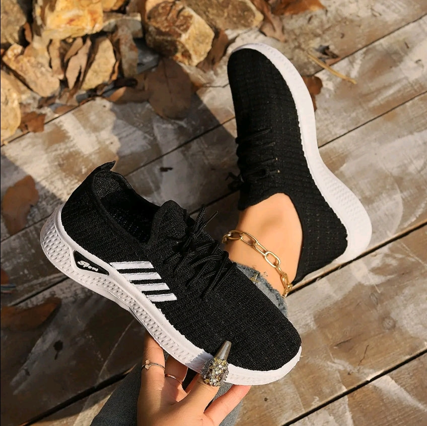 Zapatos casuales de mujer Estilo de punta redonda con comodidad de corte bajo. Cordones de ravas V suela suave antideslizante. Calzado casual deportivo para exterior, transpirable ligero