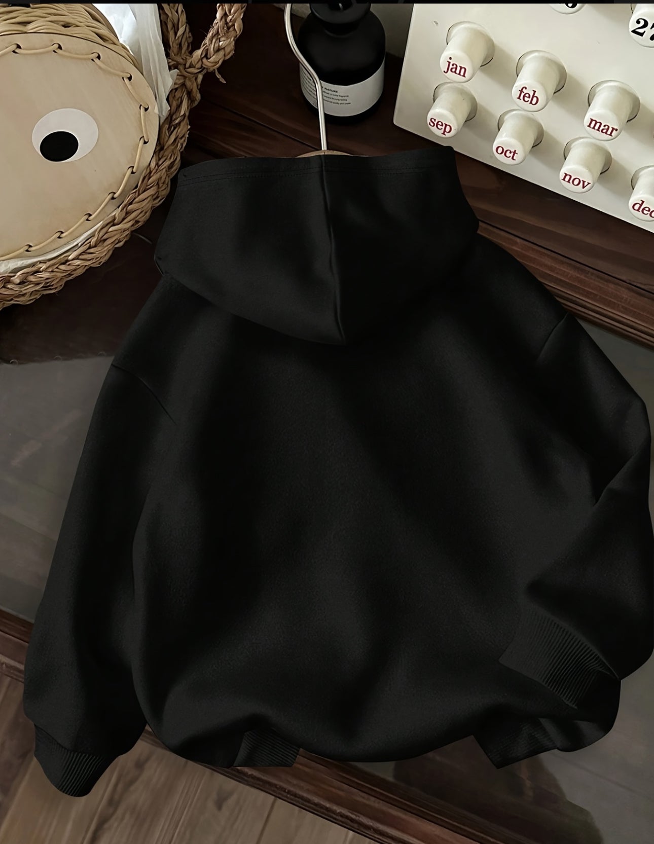 (🌍 PRODUCTO INTERNACIONAL) Sudadera Negra Con Capucha Y Letras Blancas Para Mujer