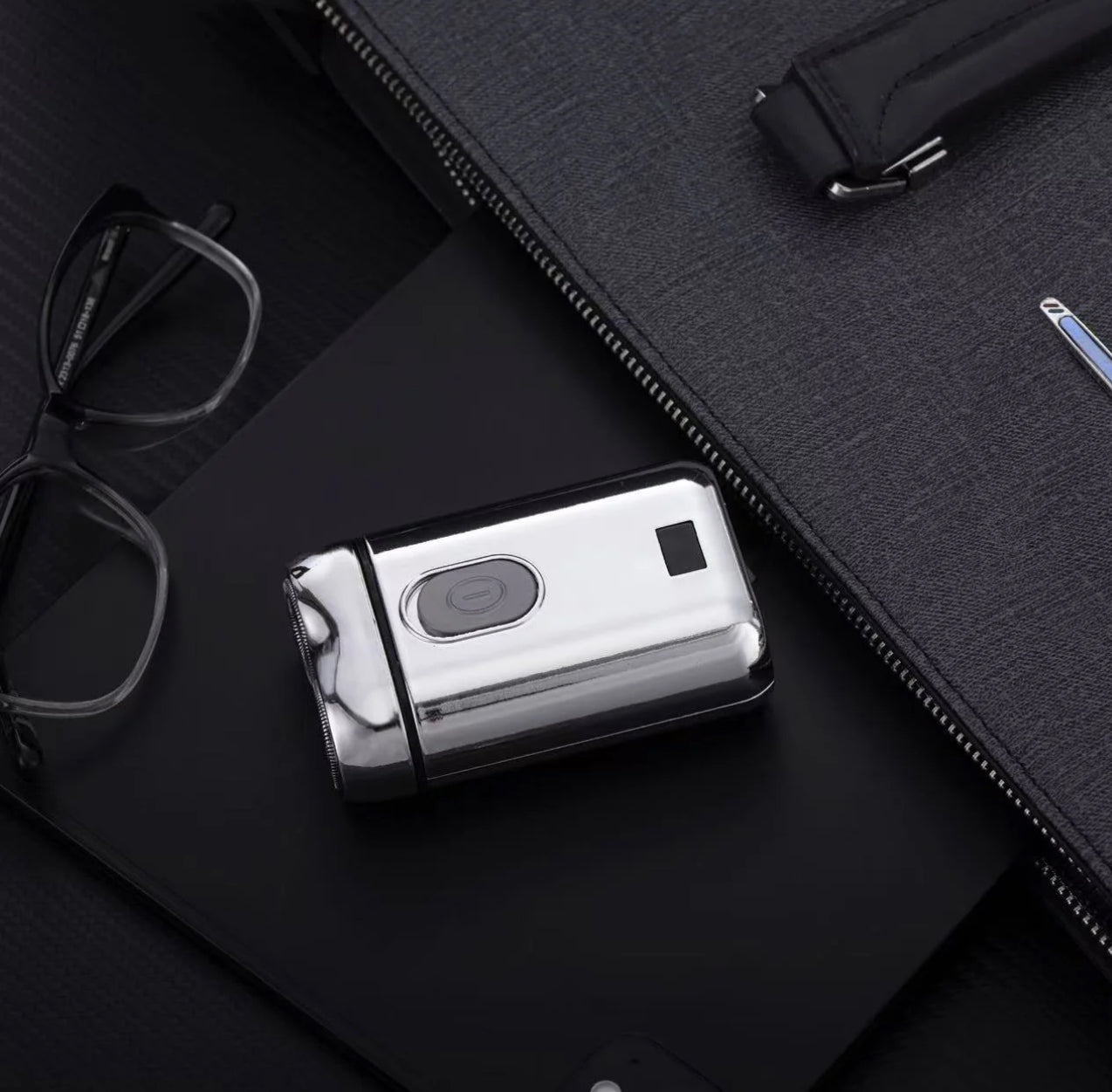 Afeitadora eléctrica para hombre - Cabezal 3D extraible y lavable - Resistente al agua -
Recargable por USB - Uso en seco y húmedo - Apto para viajes - 50 % de descuento - 2 colores