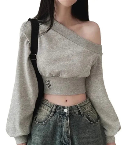 INTERNATIONAL. Sudadera Delgada Con Capucha Y Cuello Oblicuo