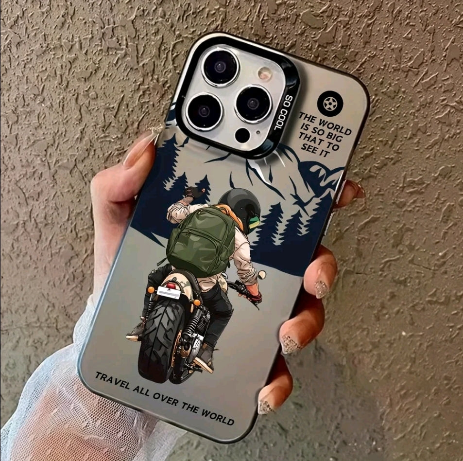 Un Estuche De Teléfono De Moda Con Tema De Motocicleta, Con TecnologiA IMD Para Resistencia A Los Golpes 'Y ProteccióN Antideslizante, Compatible Con Modelos De lPhone 16/15/14/13/14/11 PRO MAX 7/8 Plus, En Negro Con Diseño De Mochila.