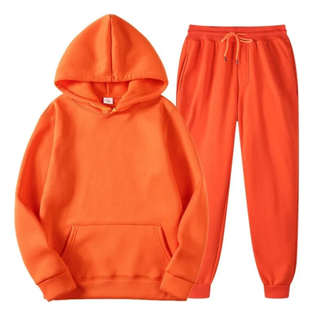 INTERNACIONAL. Conjunto Básico de Chándal con Sudadera y Pantalón

Descubre la máxima comodidad y el estilo versátil con nuestro conjunto de chándal básico. Este dúo esencial es la base perfecta para cualquier guardarropa, ofreciendo calidez y un look cas