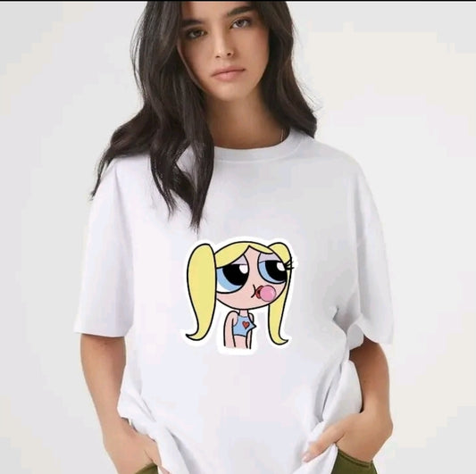 CAMISETA DE MUJER ESTILO REBE LDE PaRA TODO TiPO DE O CASION CON DISEÑO DE MUÑECA ATREVIDA