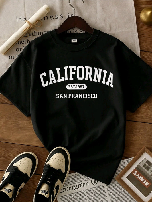 Blua casual de estilo calljero de moda con cuello redondo, manga corta y estampado de frase california C para mujer