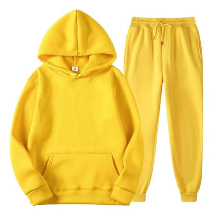 INTERNACIONAL. Conjunto Básico de Chándal con Sudadera y Pantalón

Descubre la máxima comodidad y el estilo versátil con nuestro conjunto de chándal básico. Este dúo esencial es la base perfecta para cualquier guardarropa, ofreciendo calidez y un look cas