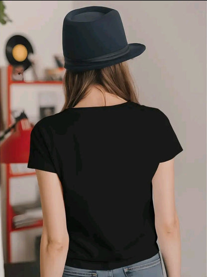 CAMISETA DE MUJER CON ESTILO CLASICO Y DISEÑO DIVERTIDO DE PANTERA ROSA