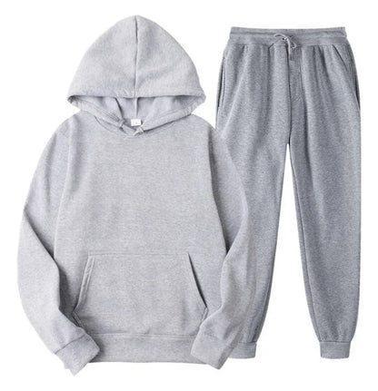 INTERNACIONAL. Conjunto Básico de Chándal con Sudadera y Pantalón

Descubre la máxima comodidad y el estilo versátil con nuestro conjunto de chándal básico. Este dúo esencial es la base perfecta para cualquier guardarropa, ofreciendo calidez y un look cas