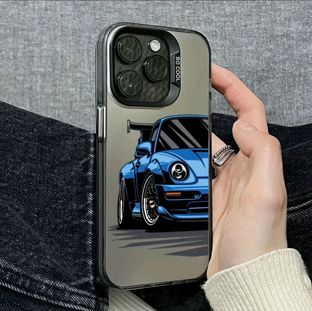 Un estuche de teléfono de impresión de carreras de anime azul plateado IMD colorido adecuado para Apple Series 11, 12, 13, 14, 15, 16 Pro Max