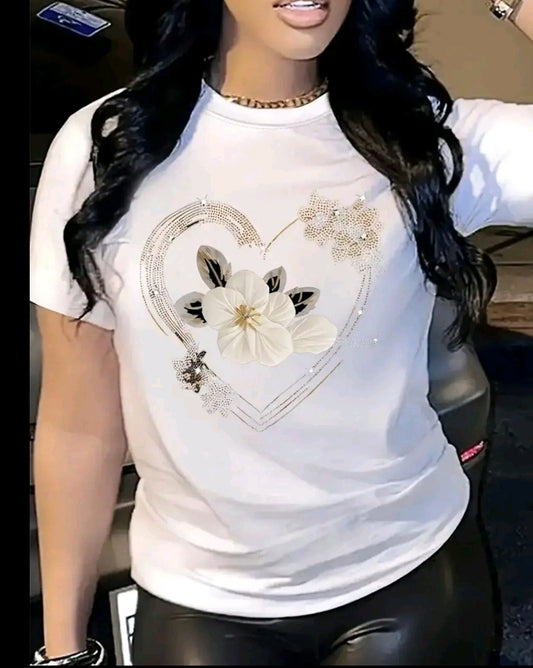 Camiseta de cuello redondo con Estampado floral en forma de corazón con flores de veranc