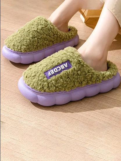 Zapatillas de algodón para mujer, material de felpa súper suave, cálido y agradable para la piel. Suela gruesa antideslizante, agare fuerte, pantuflas de felpa modernas v de alta gama