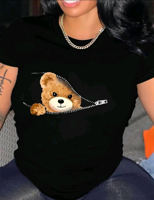 Camiseta Gráfica de Oso de Peluche para Mujer - Camiseta Casual de Poliéster Negra con Detalle de Cremallera, Mangas Cortas v Cuello Redondo, Lavable a Máquina, Ropa CasuallCamiseta Gráfica JuguetonalTop Lavable a Máquina
