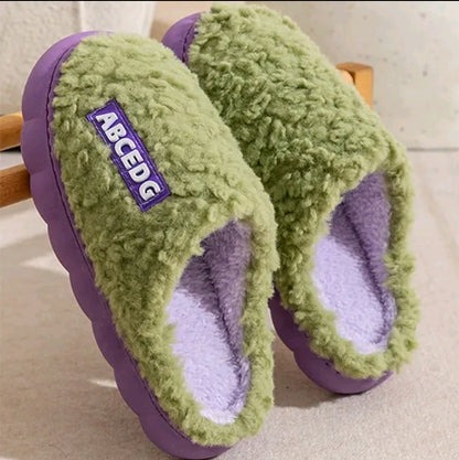 Zapatillas de algodón para mujer, material de felpa súper suave, cálido y agradable para la piel. Suela gruesa antideslizante, agare fuerte, pantuflas de felpa modernas v de alta gama