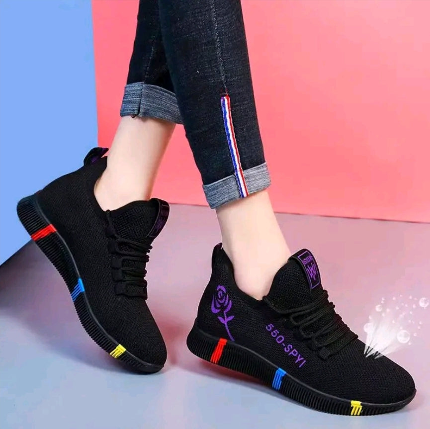 zapatillas casuales de mujer Superficie de malla tejida con mosca, fondo grueso para evitar resbalones y fondo grueso para aumentar la altura. Estilo de punta redonda con números y letras impresos. Tecnologfa de y de suela acolchada, calzado deportivo inf