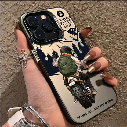 Un Estuche De Teléfono De Moda Con Tema De Motocicleta, Con TecnologiA IMD Para Resistencia A Los Golpes 'Y ProteccióN Antideslizante, Compatible Con Modelos De lPhone 16/15/14/13/14/11 PRO MAX 7/8 Plus, En Negro Con Diseño De Mochila.