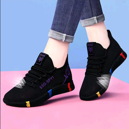 zapatillas casuales de mujer Superficie de malla tejida con mosca, fondo grueso para evitar resbalones y fondo grueso para aumentar la altura. Estilo de punta redonda con números y letras impresos. Tecnologfa de y de suela acolchada, calzado deportivo inf